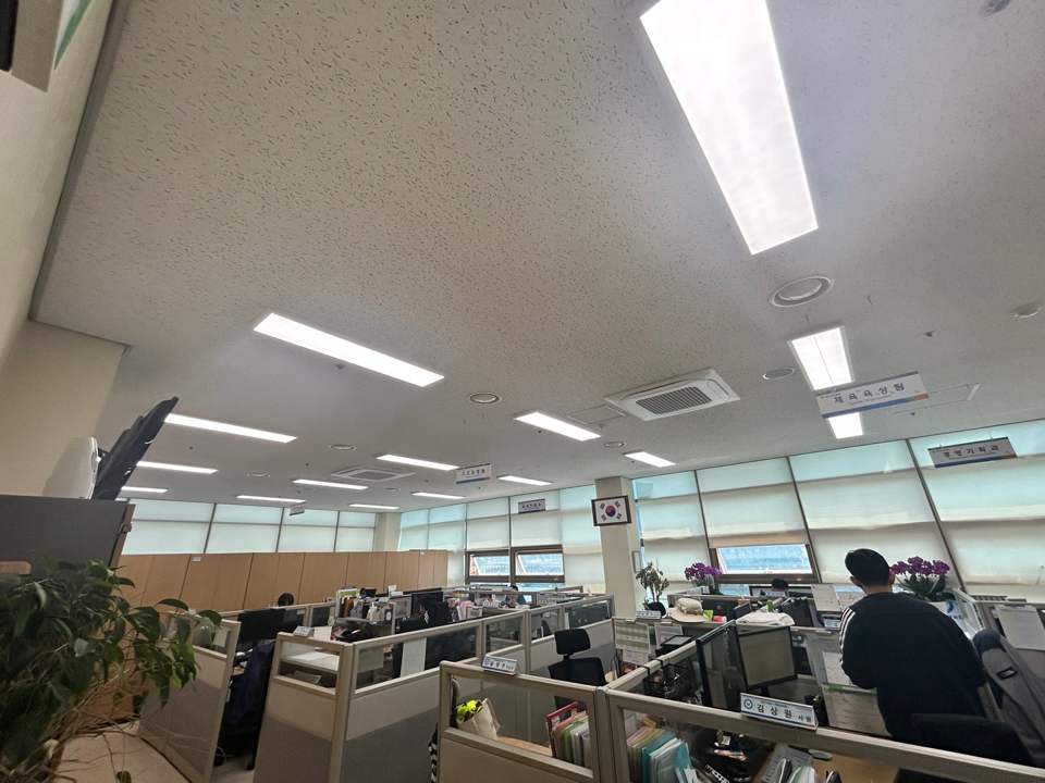 사무실 전체 LED 조명 교체 및 배선 정리