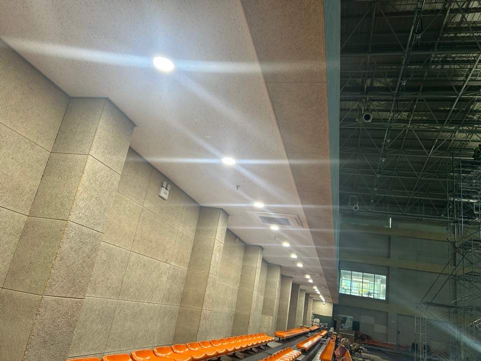 체육관 천장 조명 공사 (고소작업)