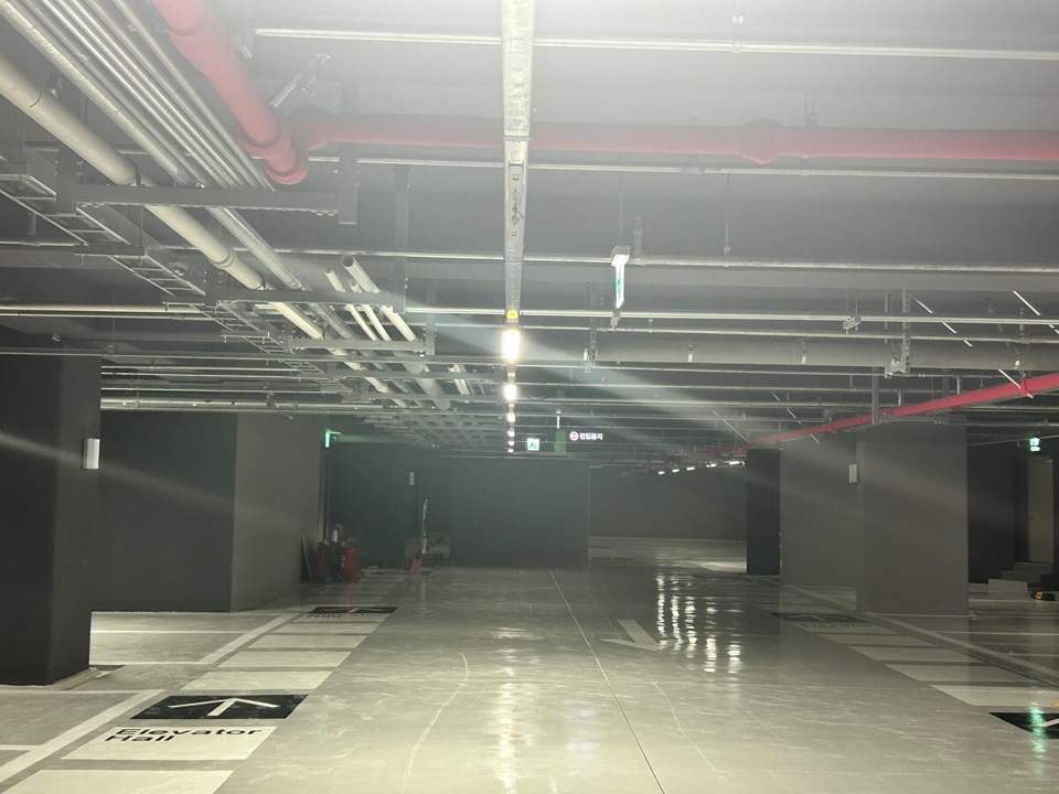 지하주차장 조명·배관 공사